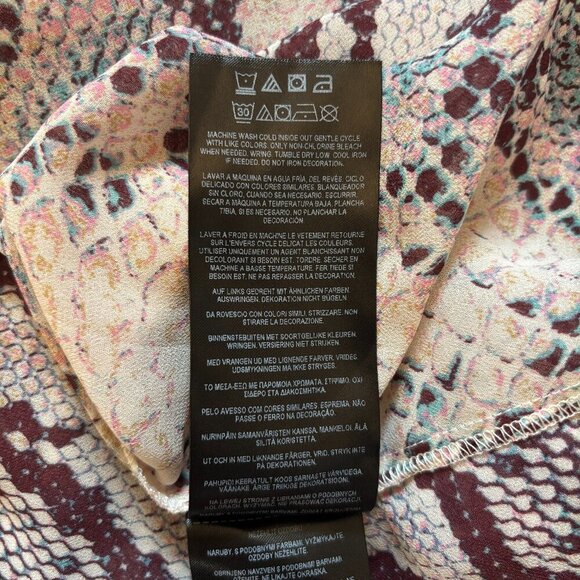 GUESS Snake Print Ruffle Sleeve Flowy Blouse Size Large - Picture 11 of 11